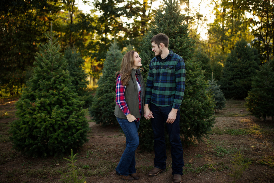christmas-tree-farm-engagement-photos-jonestown-pa-rachelmatt-12