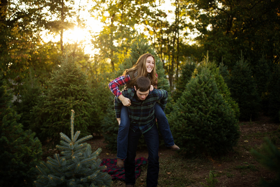 christmas-tree-farm-engagement-photos-jonestown-pa-rachelmatt-15