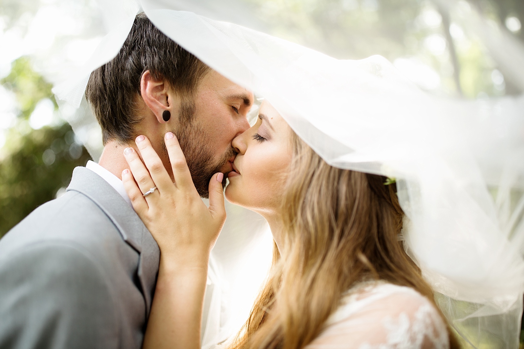 HOW TO CREATE THOSE SUPER ROMANTIC “UNDER THE VEIL” PORTRAITS // FOR  PHOTOGRAPHERS